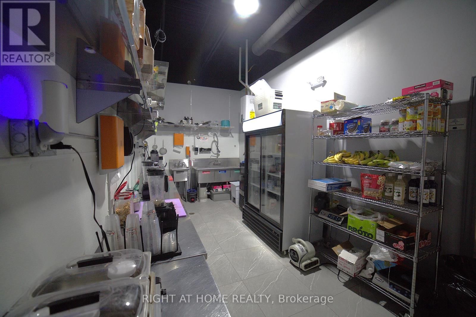 6 - 3450 PLATINUM DRIVE Image 8