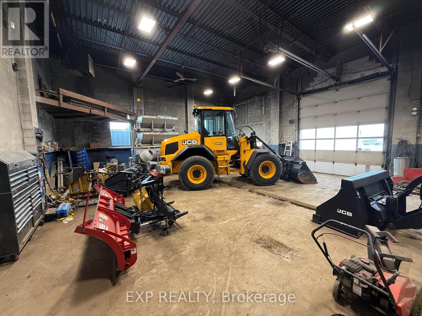 1261 BRITANNIA ROAD EAST Image 12