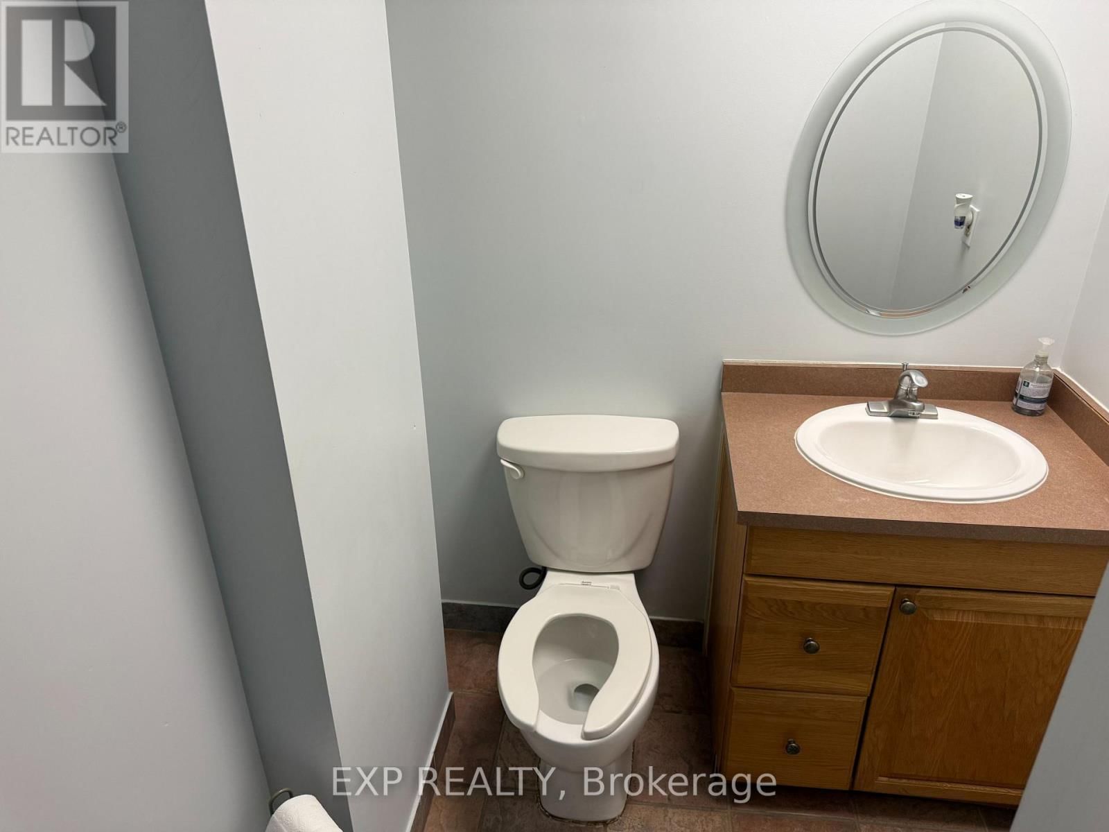 1261 BRITANNIA ROAD EAST Image 15