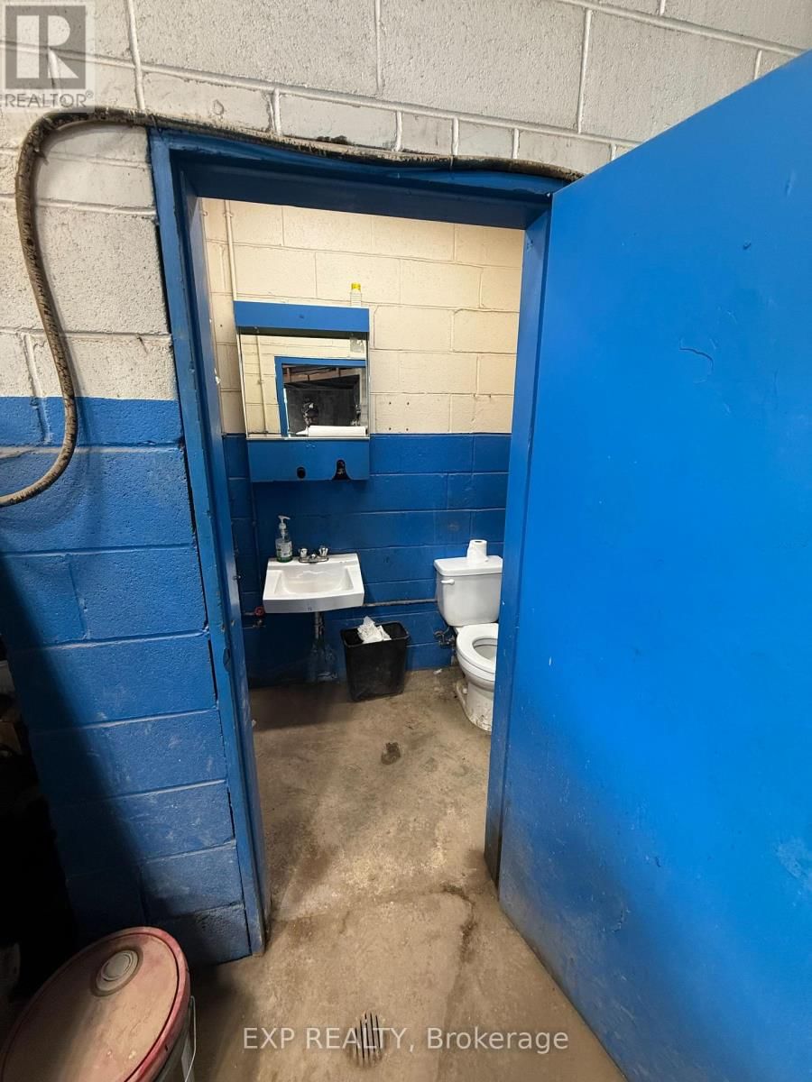 1261 BRITANNIA ROAD EAST Image 16