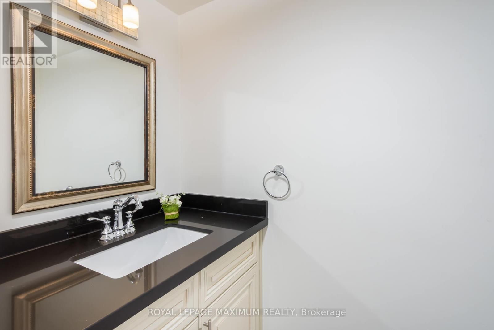 55 ASHMOUNT CRESCENT Image 28