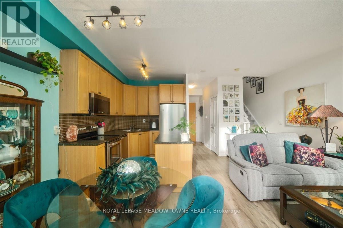 914 - 220 BURNHAMTHORPE ROAD WEST Image 6