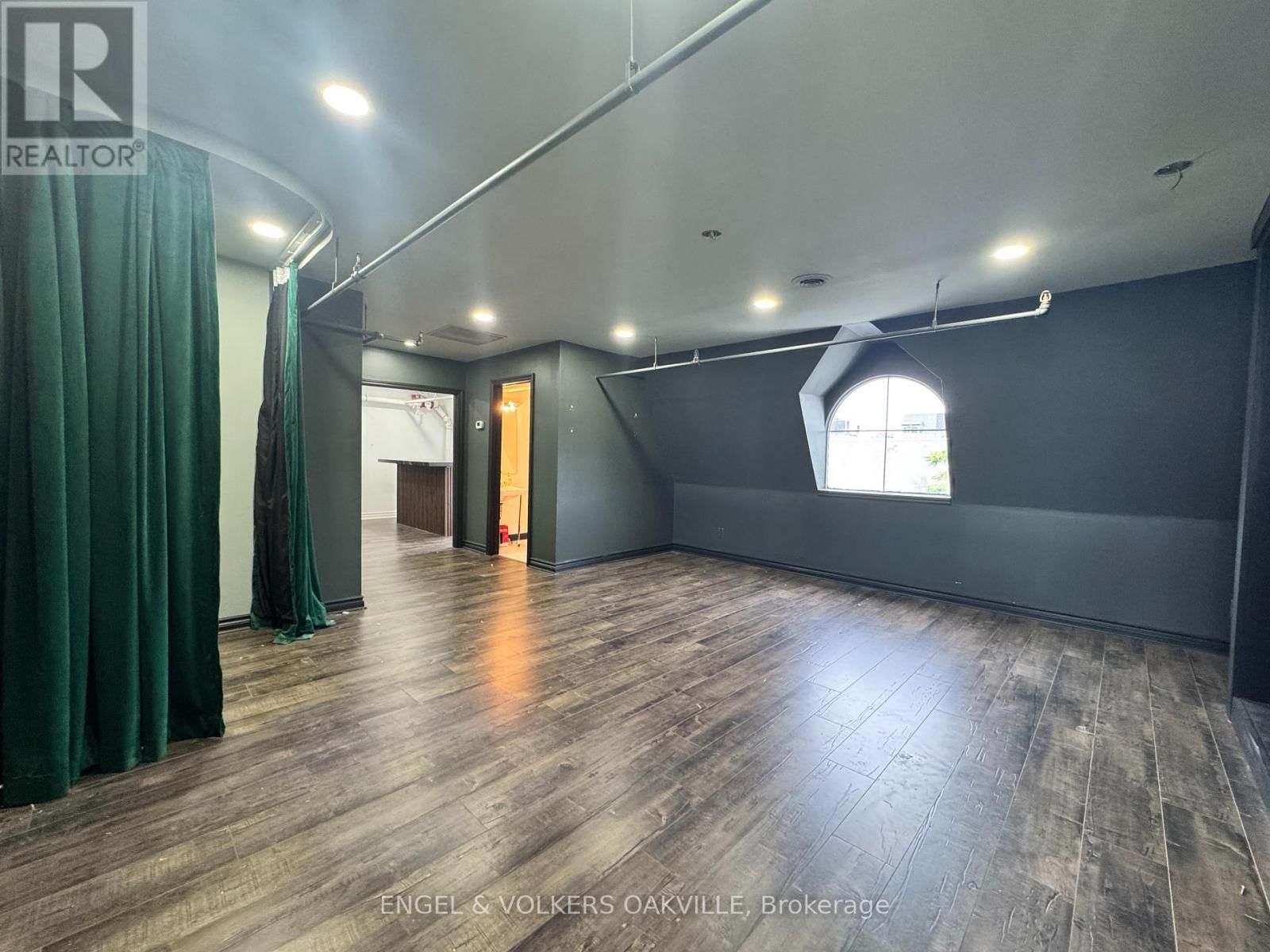 301 - 145 LAKESHORE ROAD EAST Image 5