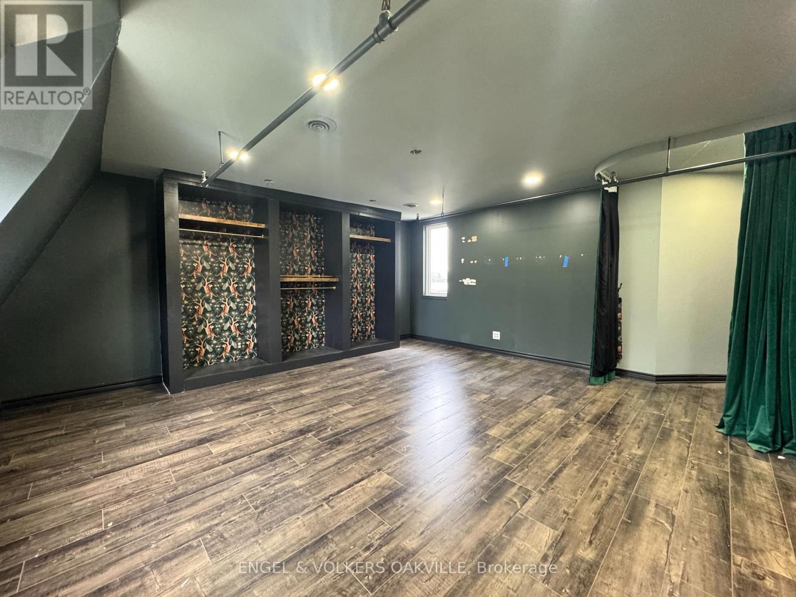 301 - 145 LAKESHORE ROAD EAST Image 6