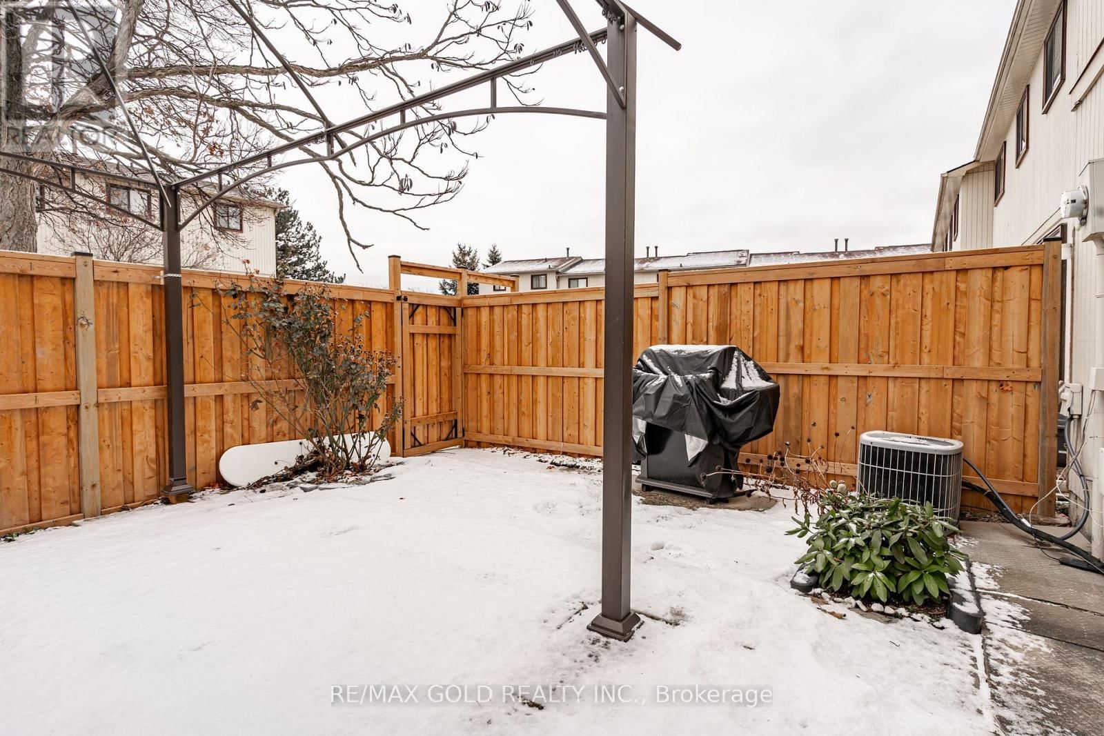 33 - 33 GUILDFORD CRESCENT Image 31