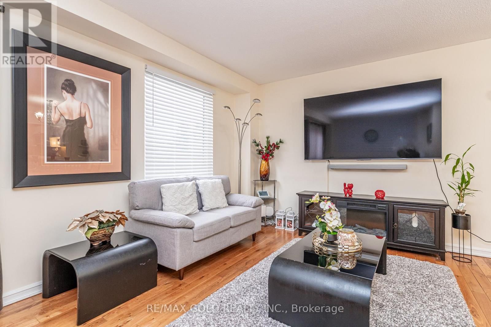 33 - 33 GUILDFORD CRESCENT Image 7