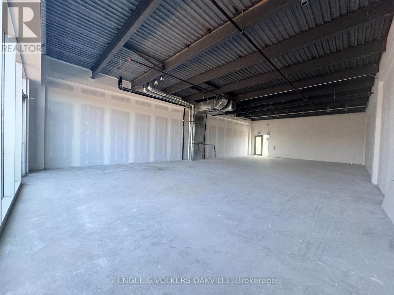 A208 - 1939 IRONOAK WAY Image 7