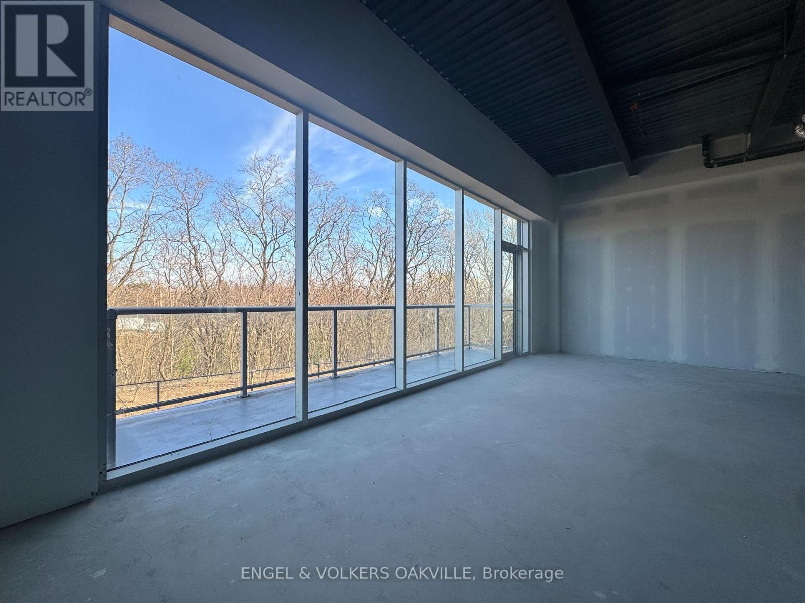 A208 - 1939 IRONOAK WAY Image 9