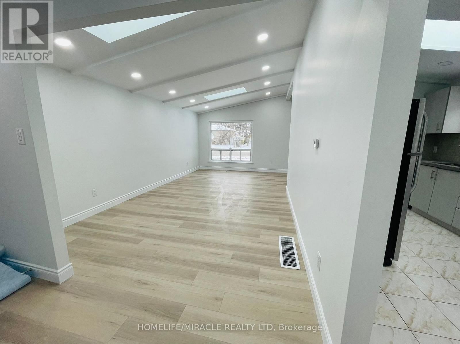 Upper - 45 ELMVALE CRESCENT Image 5