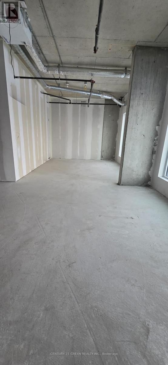 402 - 996 MARTIN GROVE ROAD Image 6