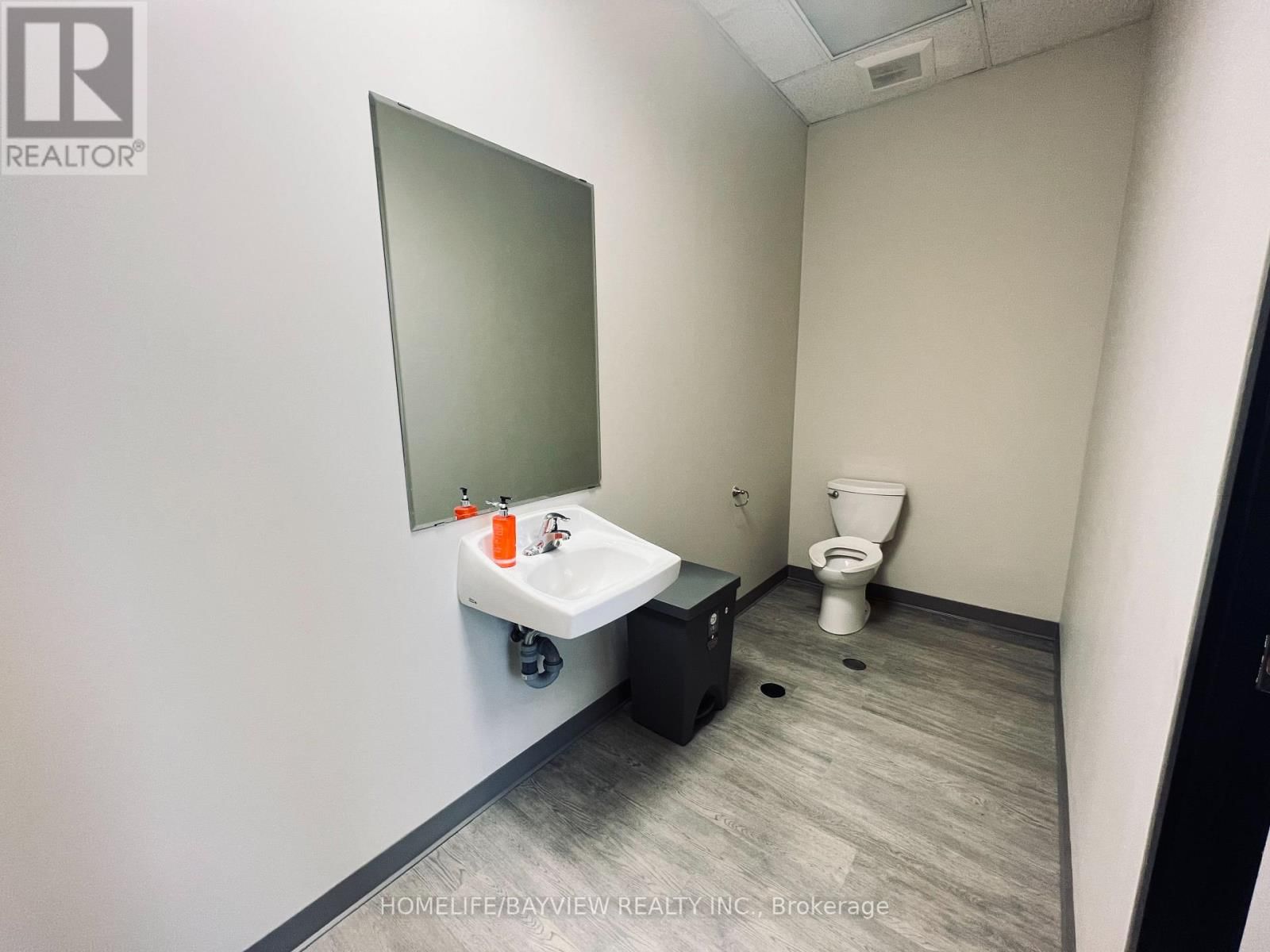 134-135 - 2550 MATHESON BOULEVARD Image 22