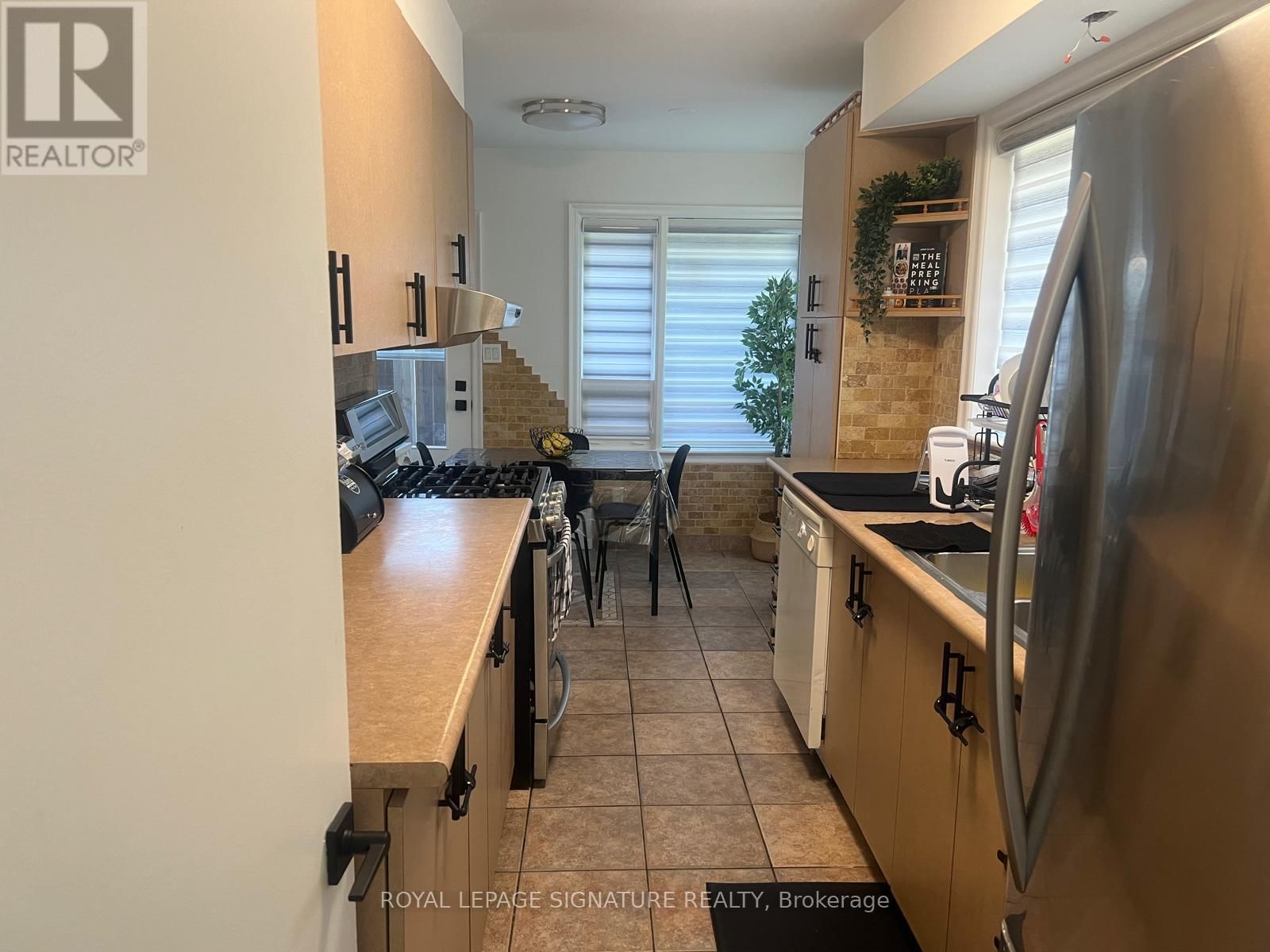 1410 LARCHVIEW TRAIL Image 4