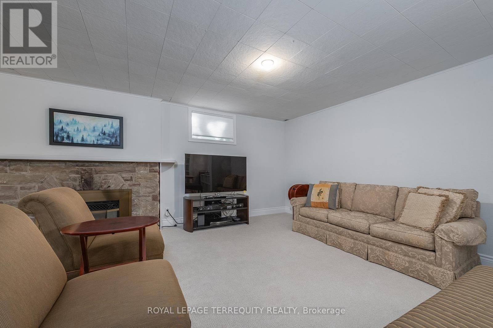 223 RIVERSIDE DRIVE Image 31