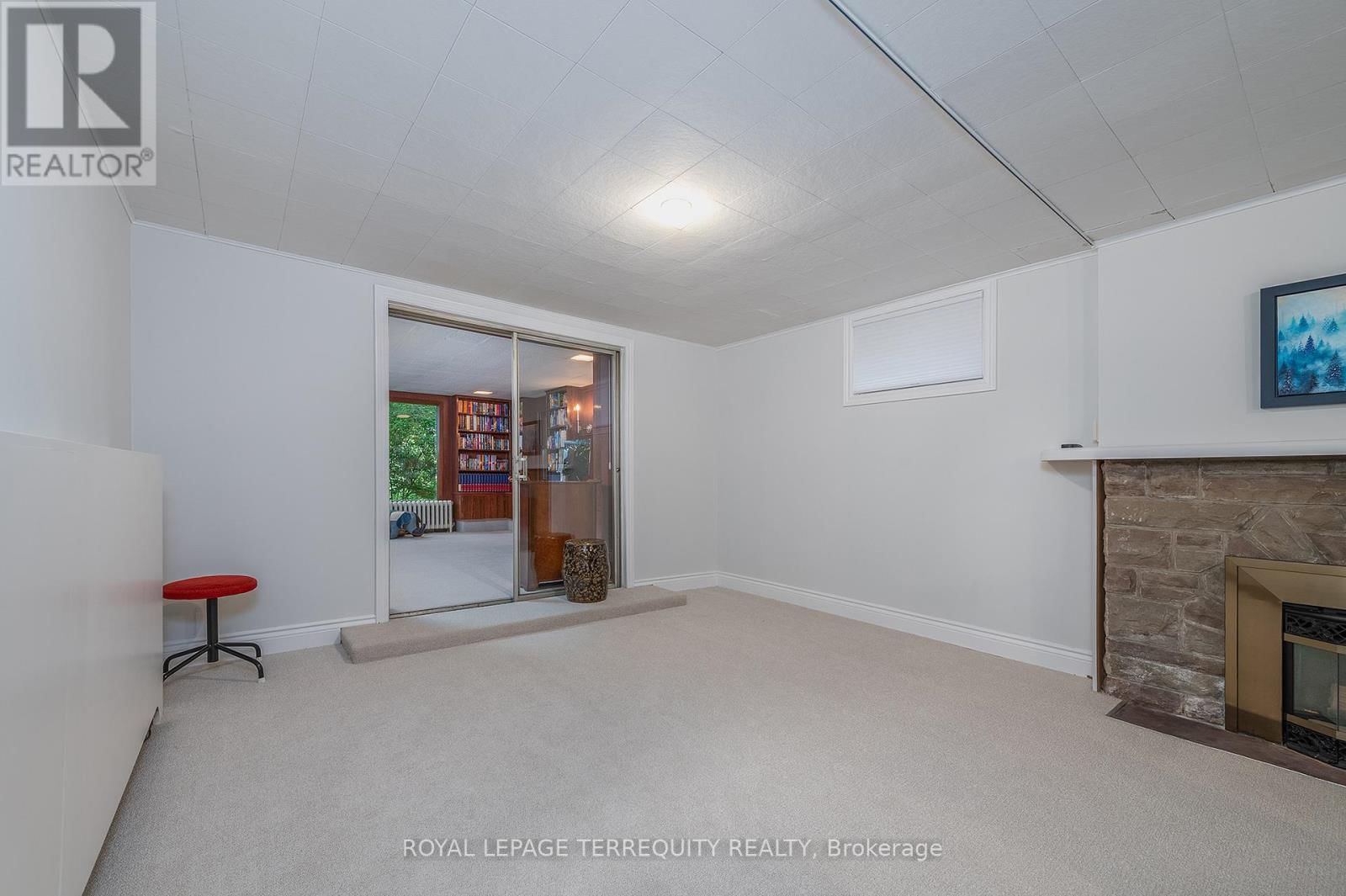 223 RIVERSIDE DRIVE Image 32