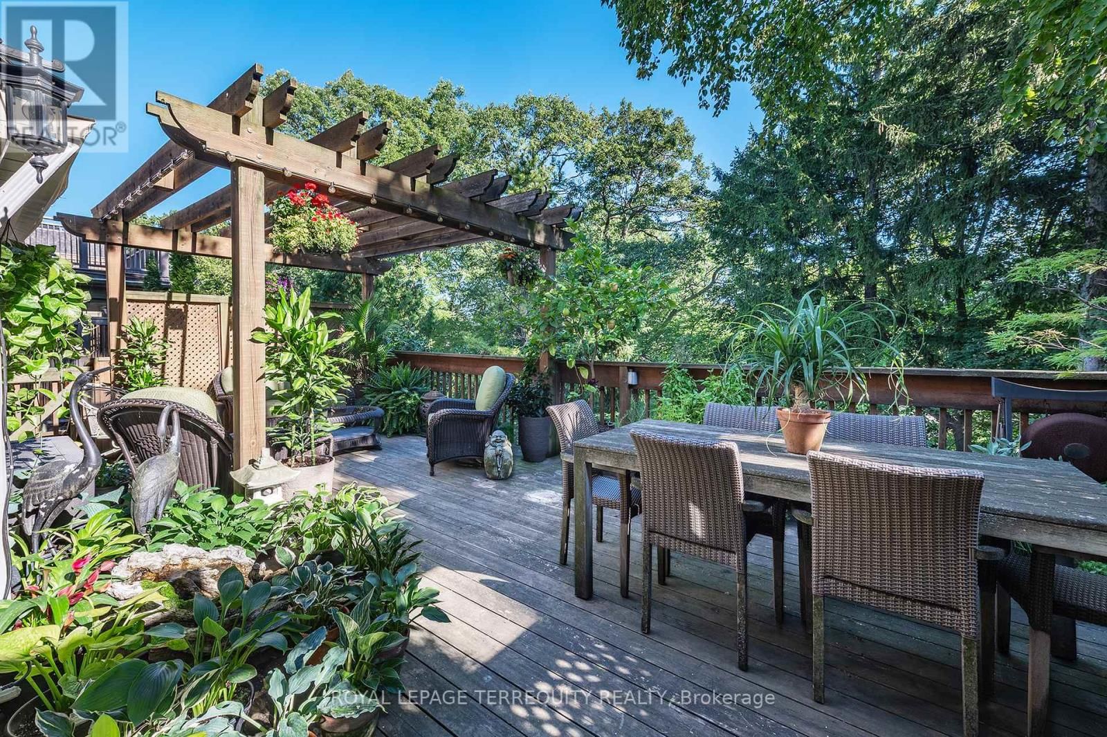 223 RIVERSIDE DRIVE Image 38