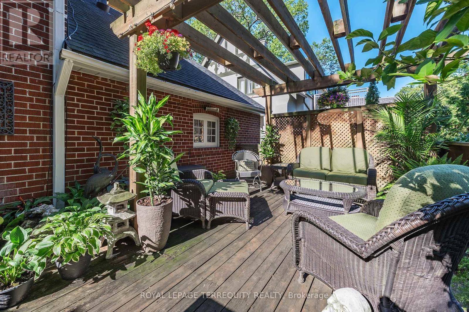 223 RIVERSIDE DRIVE Image 42