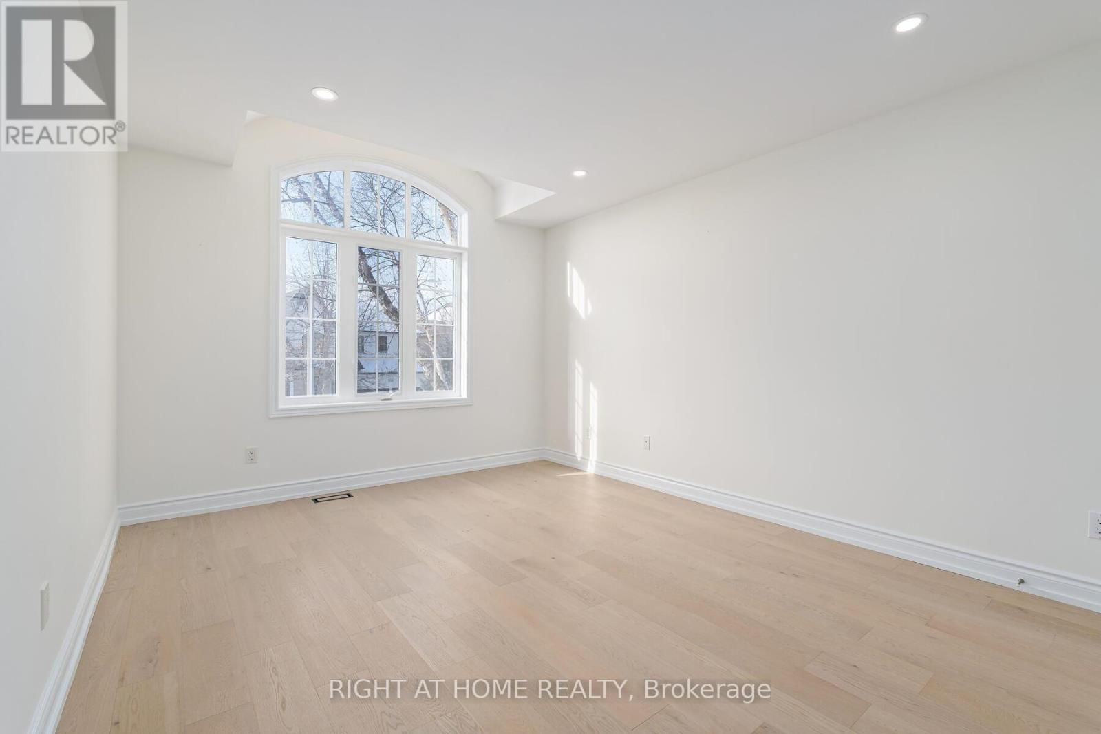 3352 PETRIE WAY Image 30