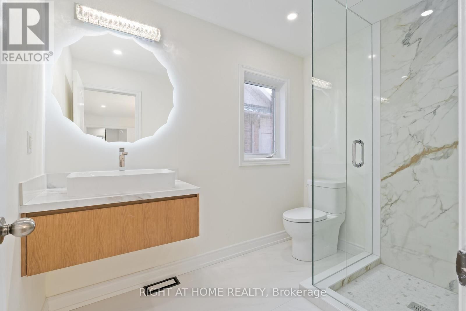 3352 PETRIE WAY Image 32