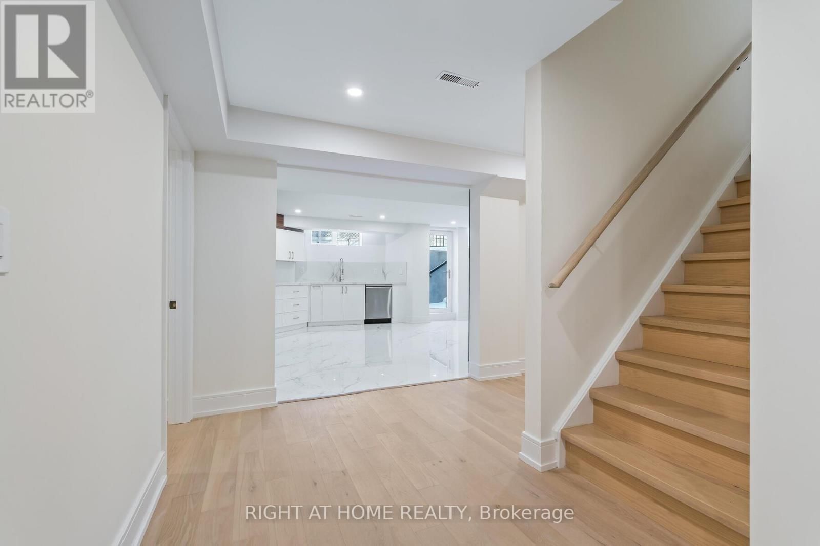 3352 PETRIE WAY Image 35