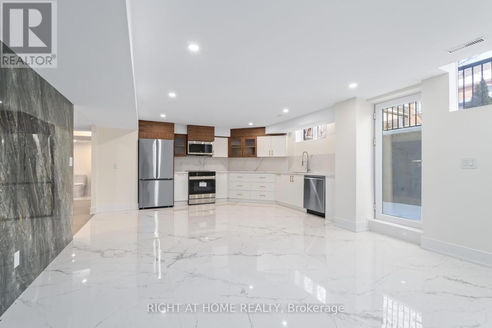 3352 PETRIE WAY Image 38