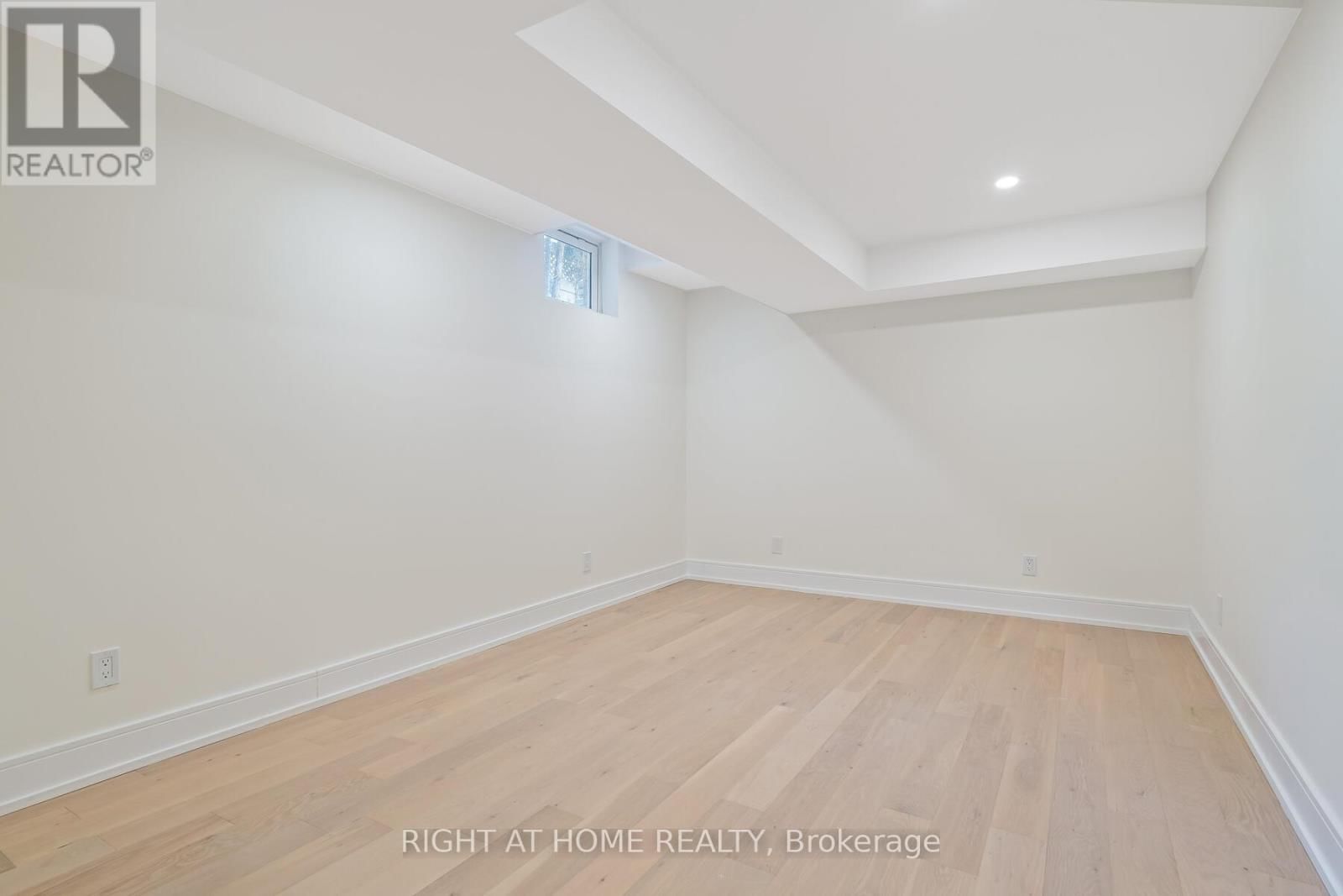 3352 PETRIE WAY Image 39