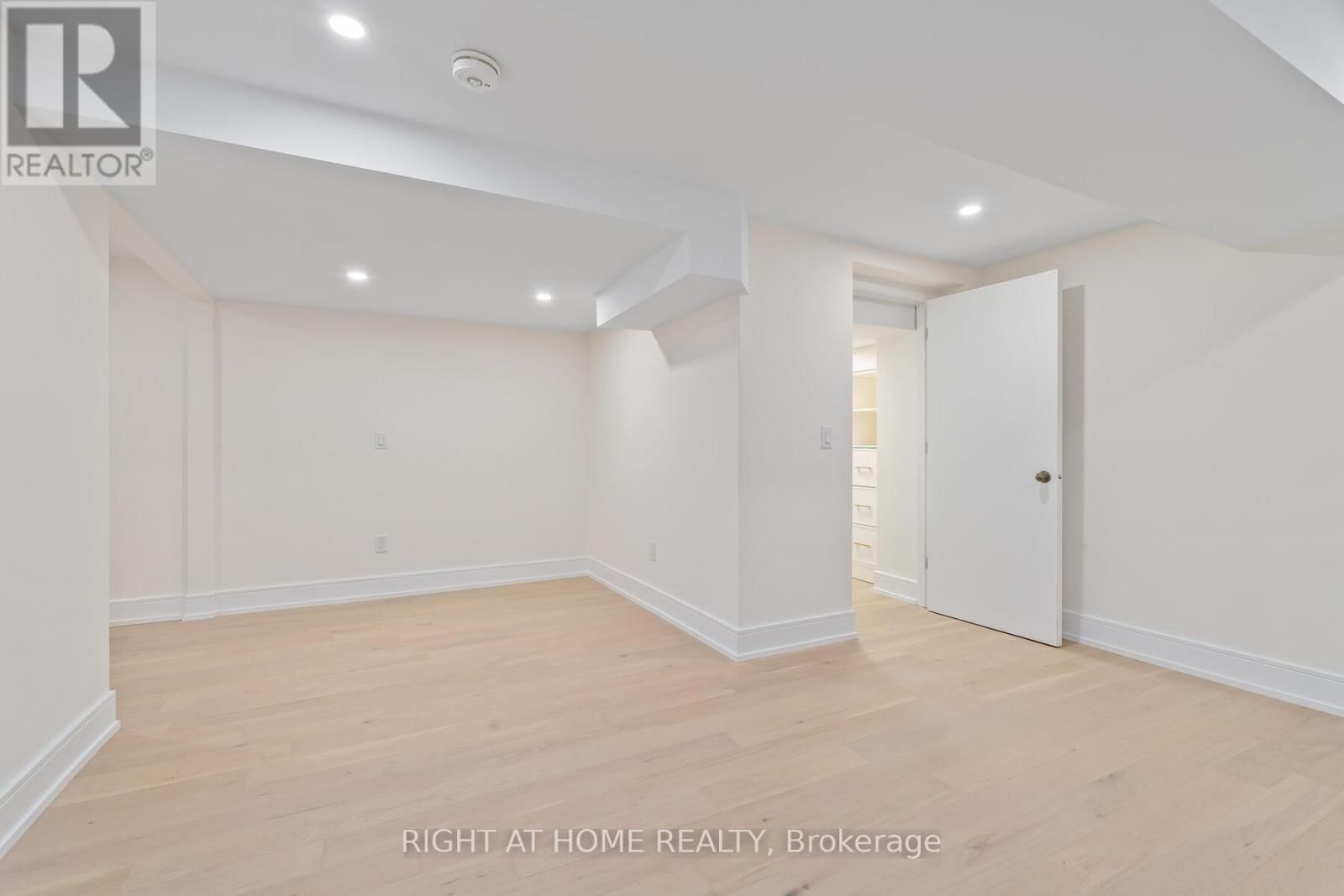 3352 PETRIE WAY Image 40