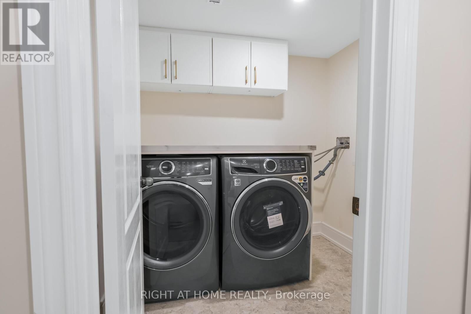 3352 PETRIE WAY Image 42