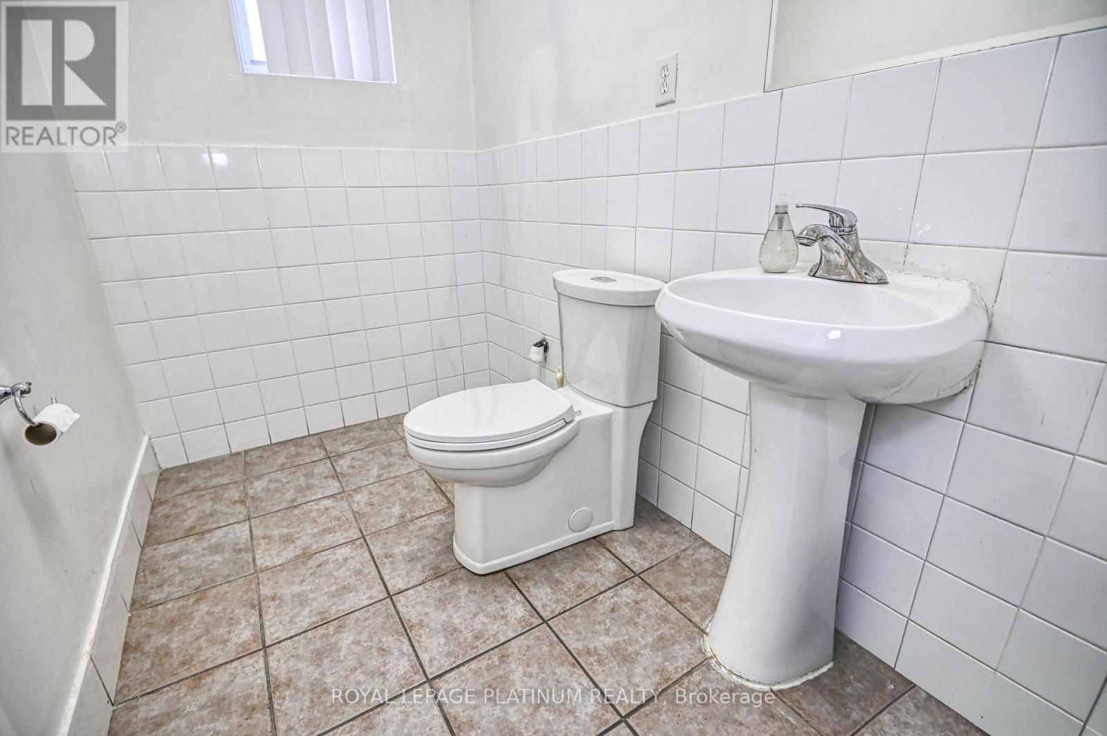 2 ELMHURST DRIVE Image 18