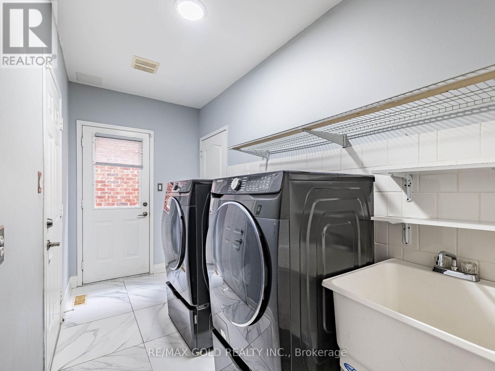 66 HIBERTON CRESCENT Image 19