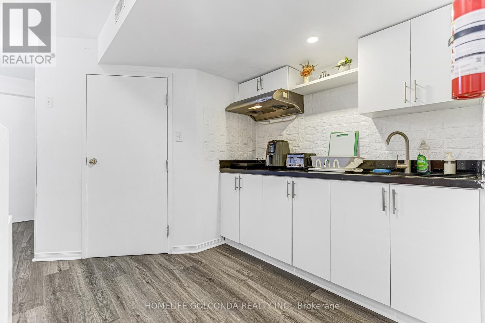 22 TROYER AVENUE Image 8