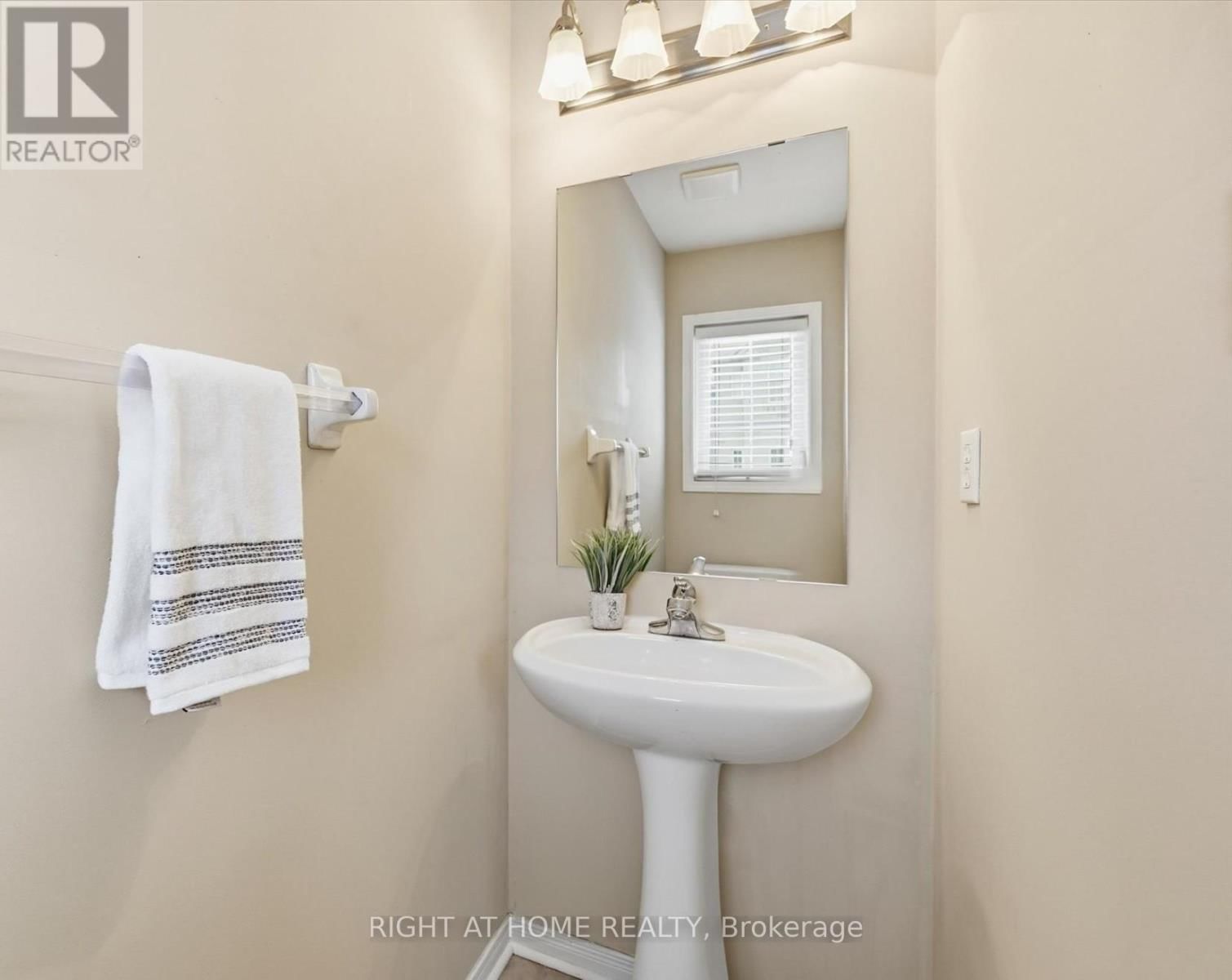 32 - 5110 FAIRVIEW STREET Image 15