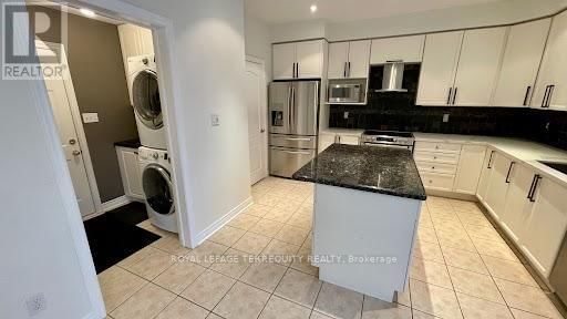 2089 BLACKFOREST CRESCENT Image 13