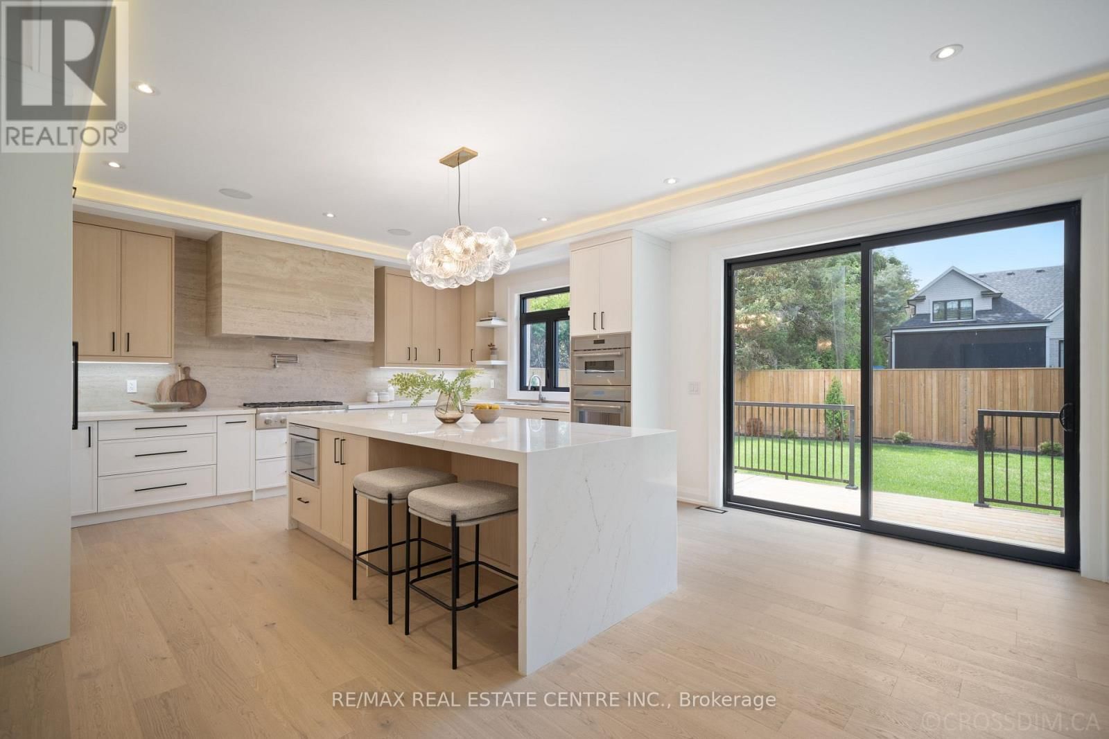 1065 REBECCA STREET Image 13