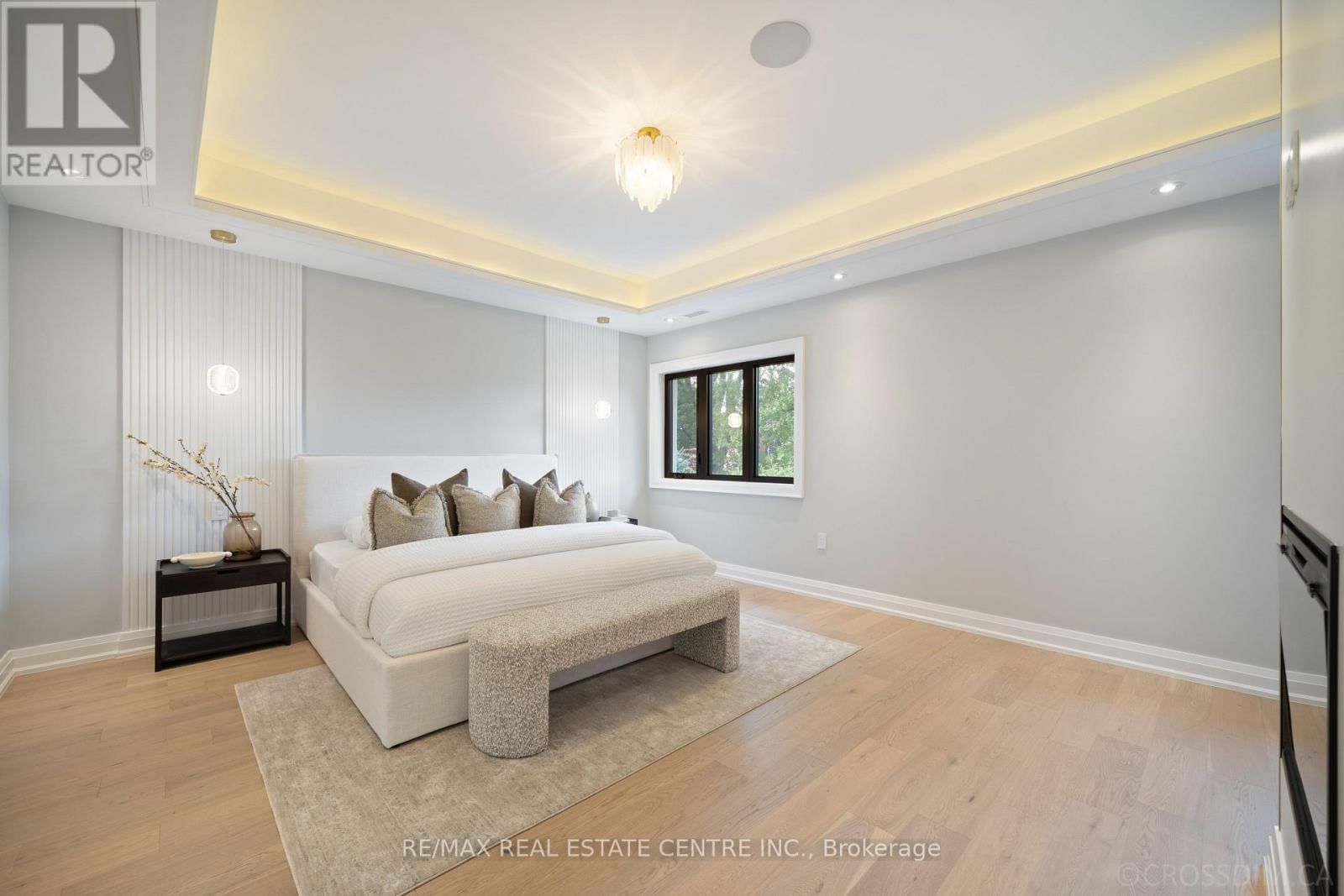 1065 REBECCA STREET Image 17