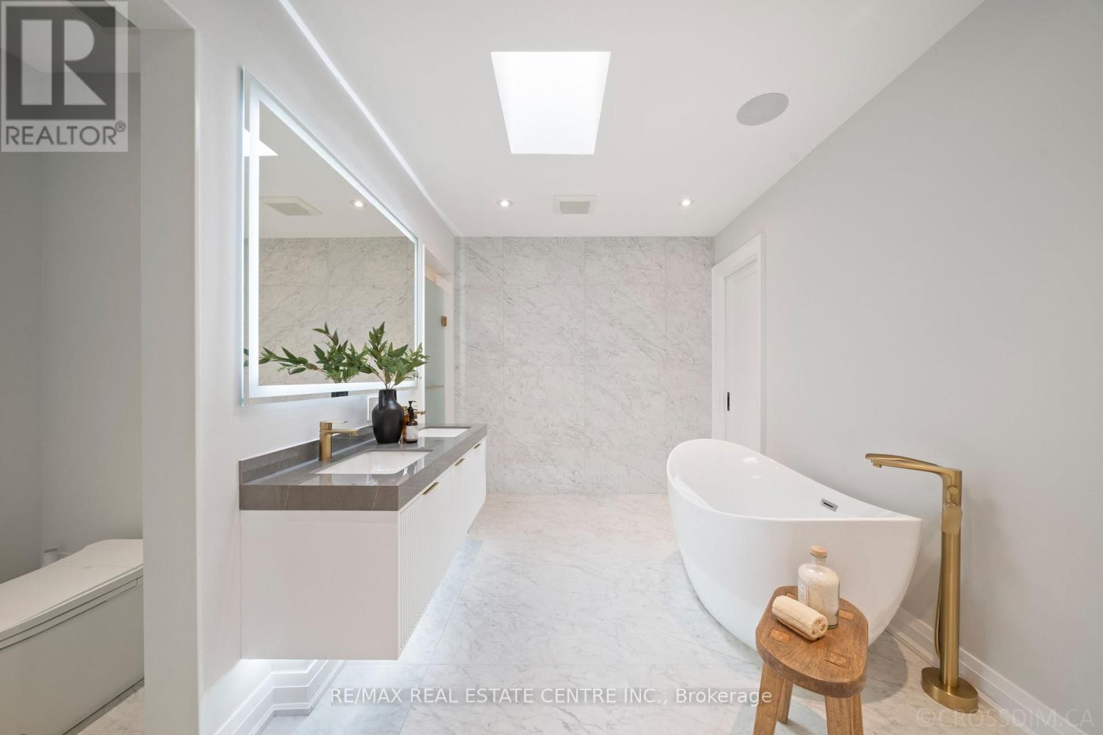 1065 REBECCA STREET Image 20