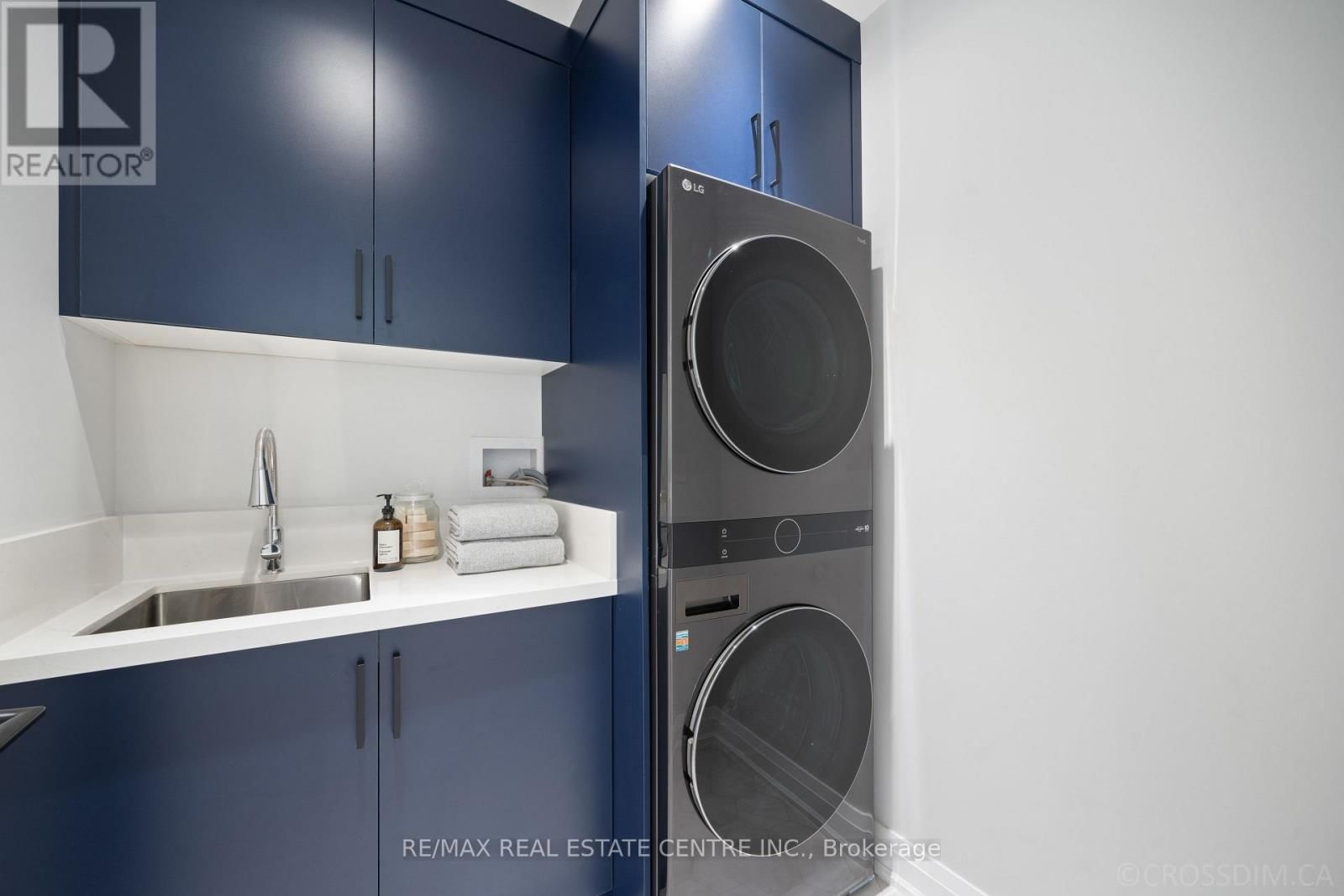 1065 REBECCA STREET Image 27