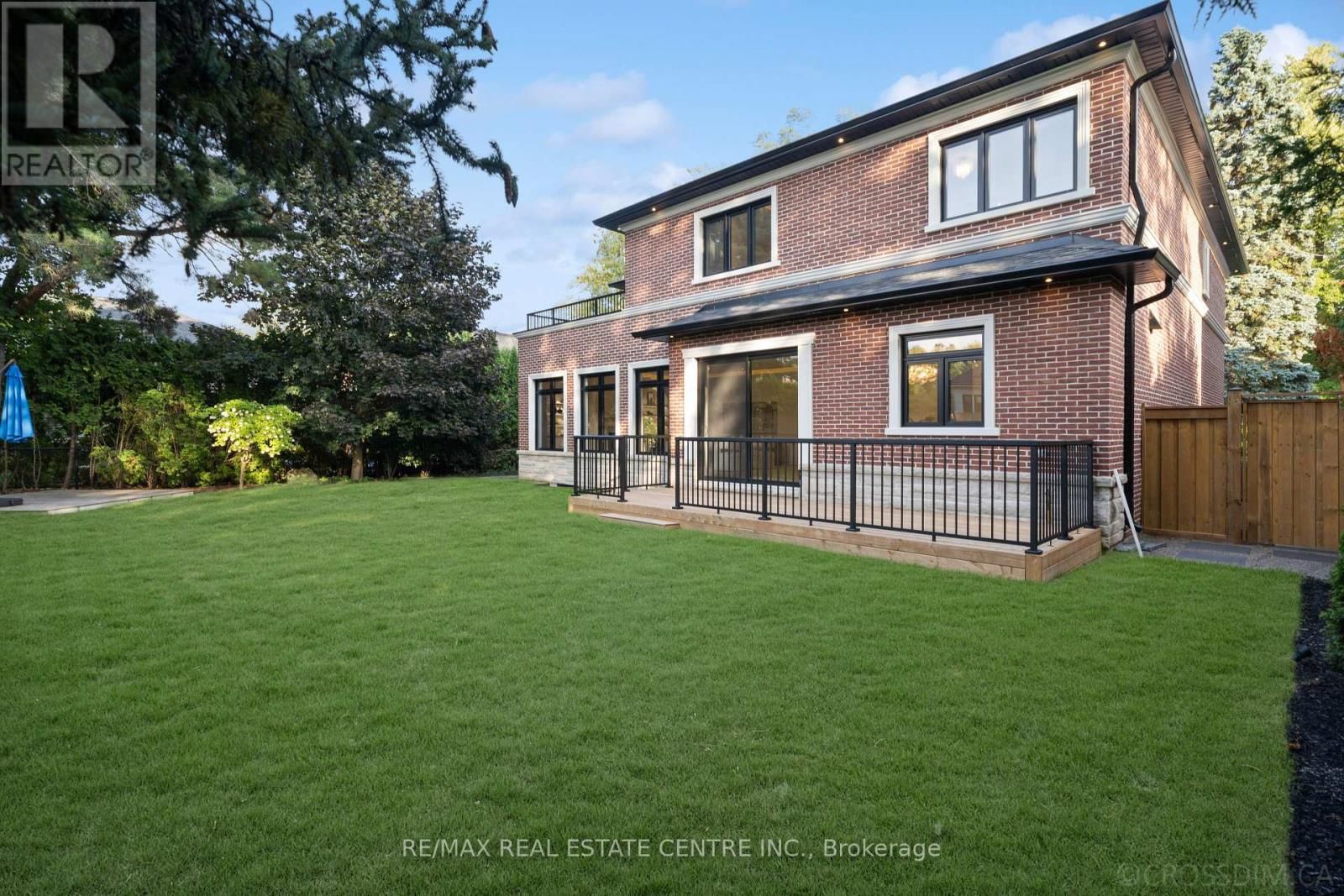 1065 REBECCA STREET Image 38