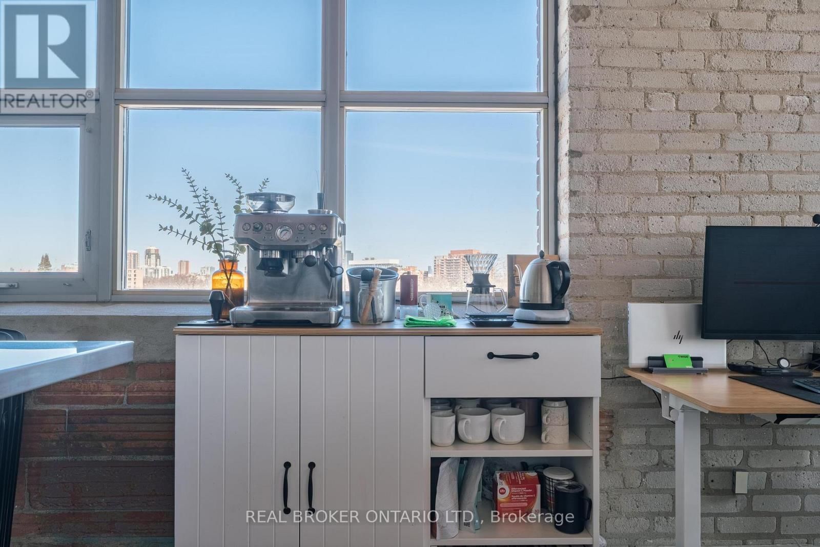 PH3 - 2154 DUNDAS STREET WEST Image 13