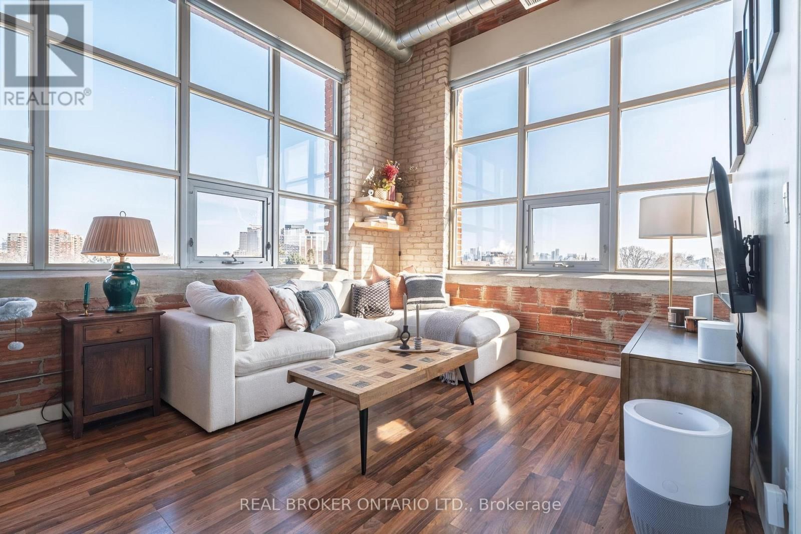 PH3 - 2154 DUNDAS STREET WEST Image 2