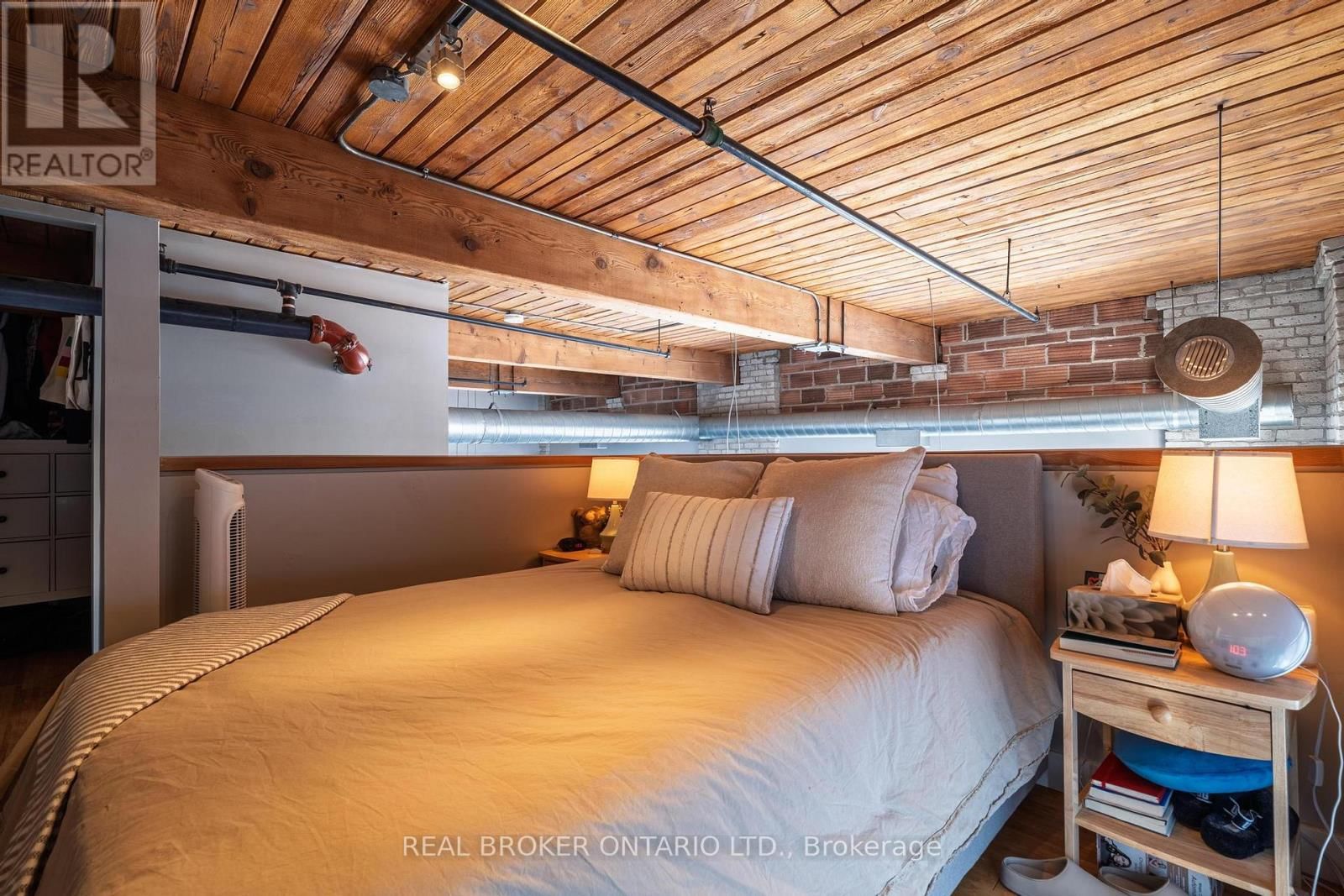 PH3 - 2154 DUNDAS STREET WEST Image 22