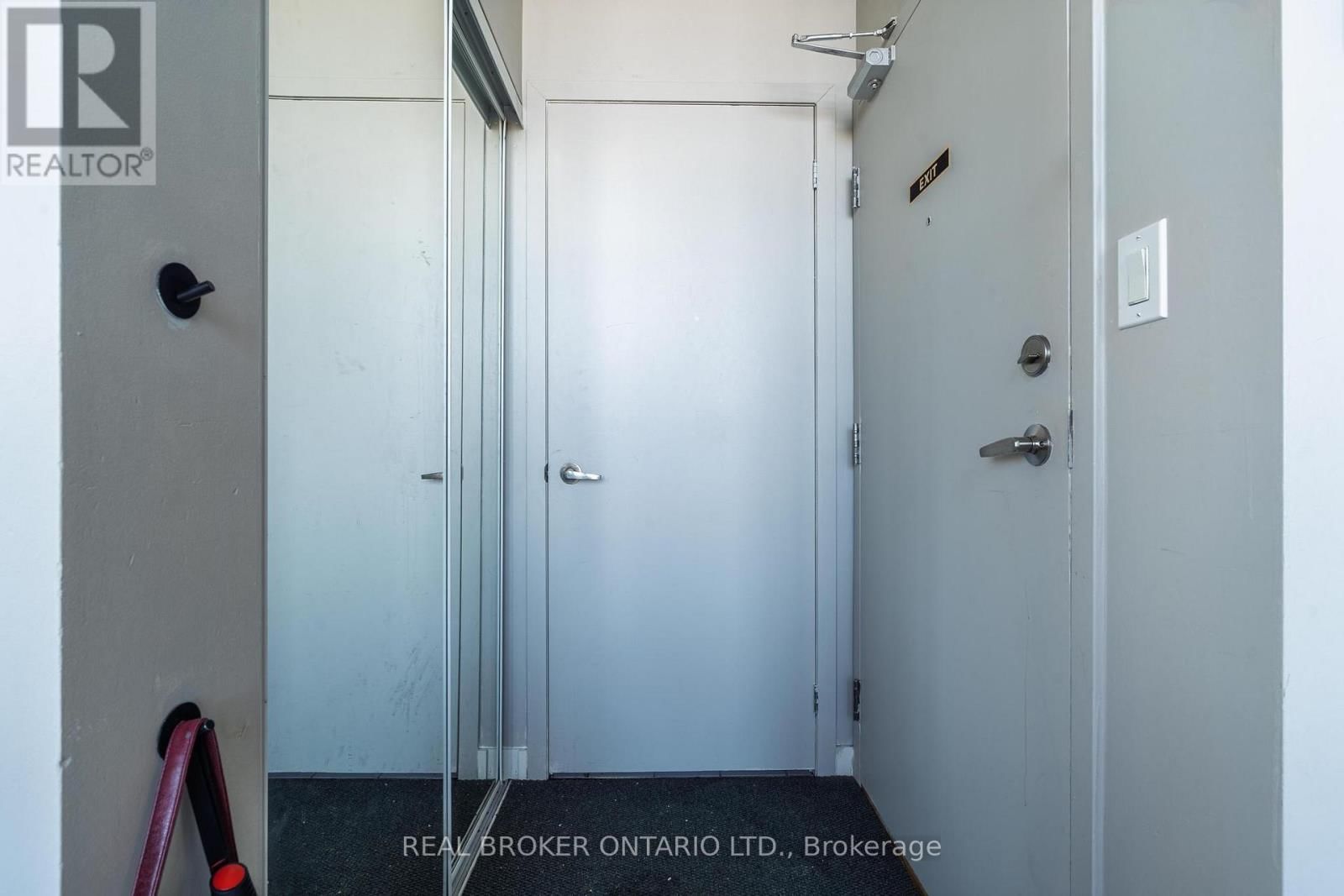 PH3 - 2154 DUNDAS STREET WEST Image 28