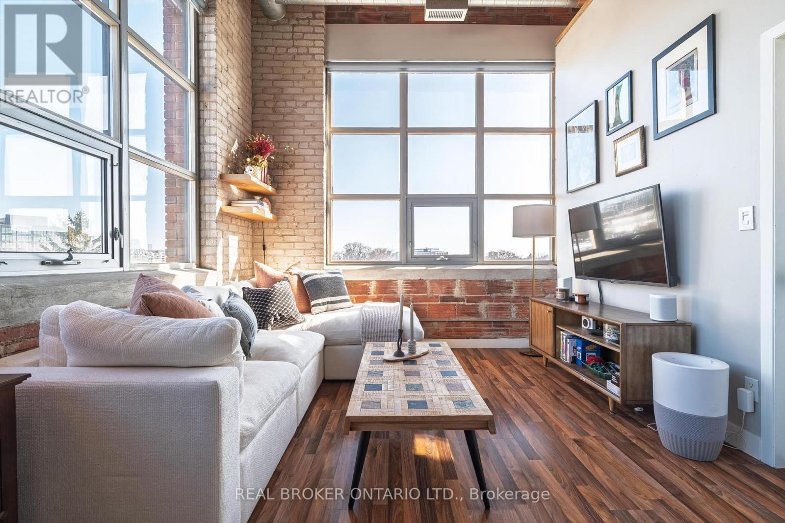 PH3 - 2154 DUNDAS STREET WEST Image 4