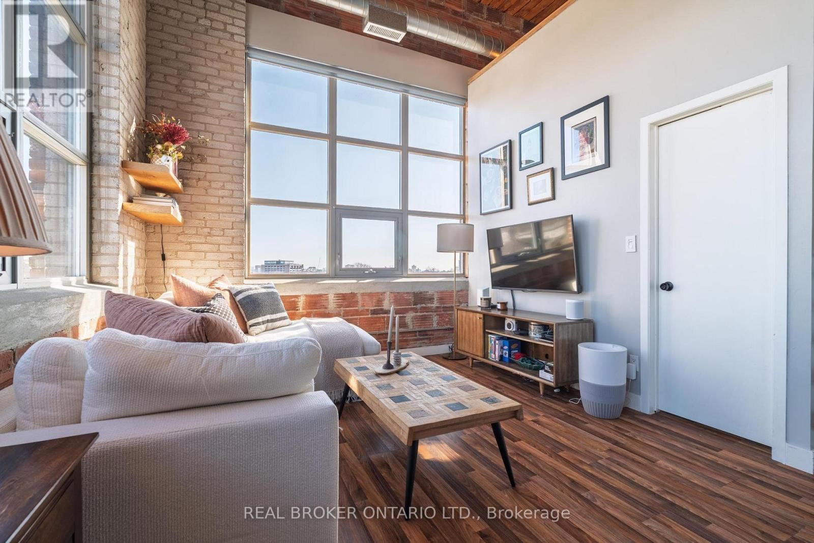 PH3 - 2154 DUNDAS STREET WEST Image 5