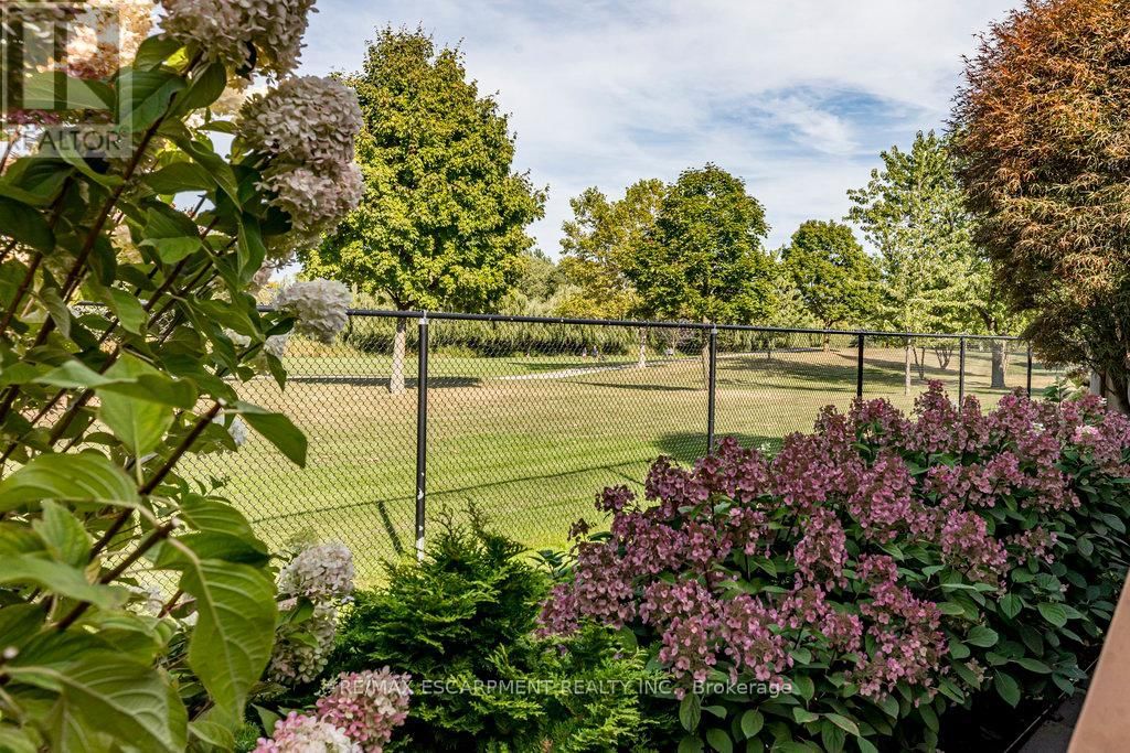 22 - 4220 SARAZEN DRIVE Image 43