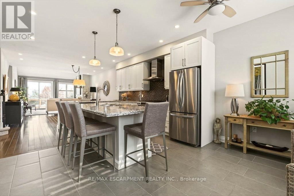 22 - 4220 SARAZEN DRIVE Image 5