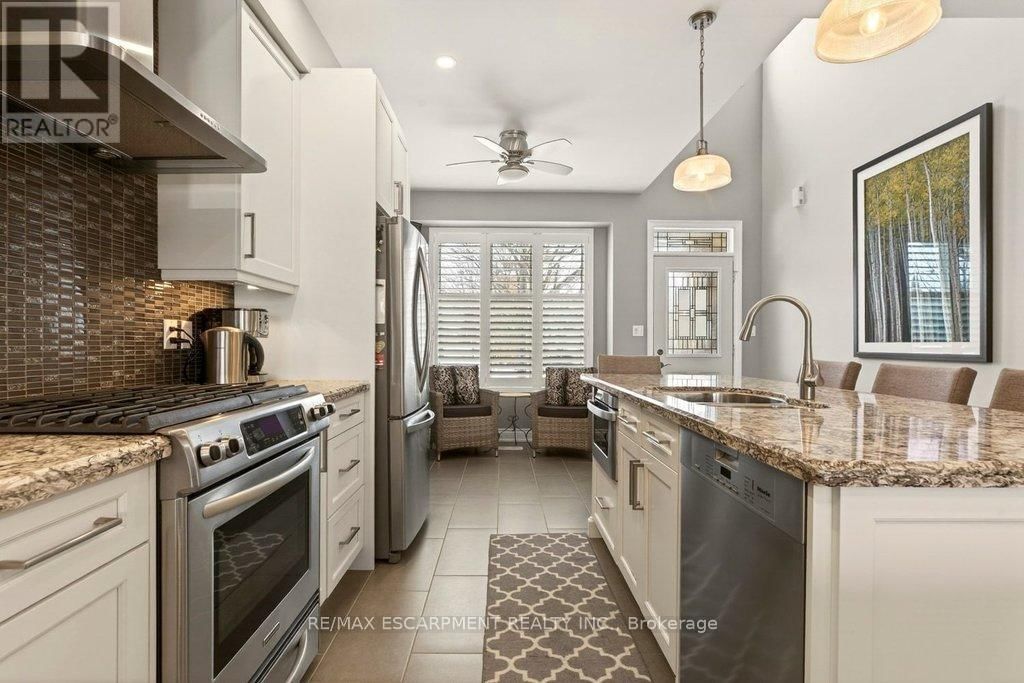 22 - 4220 SARAZEN DRIVE Image 9