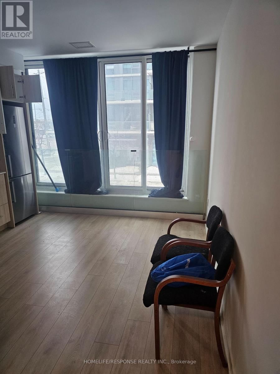 M-02 - 1195 THE QUEENSWAY Image 3