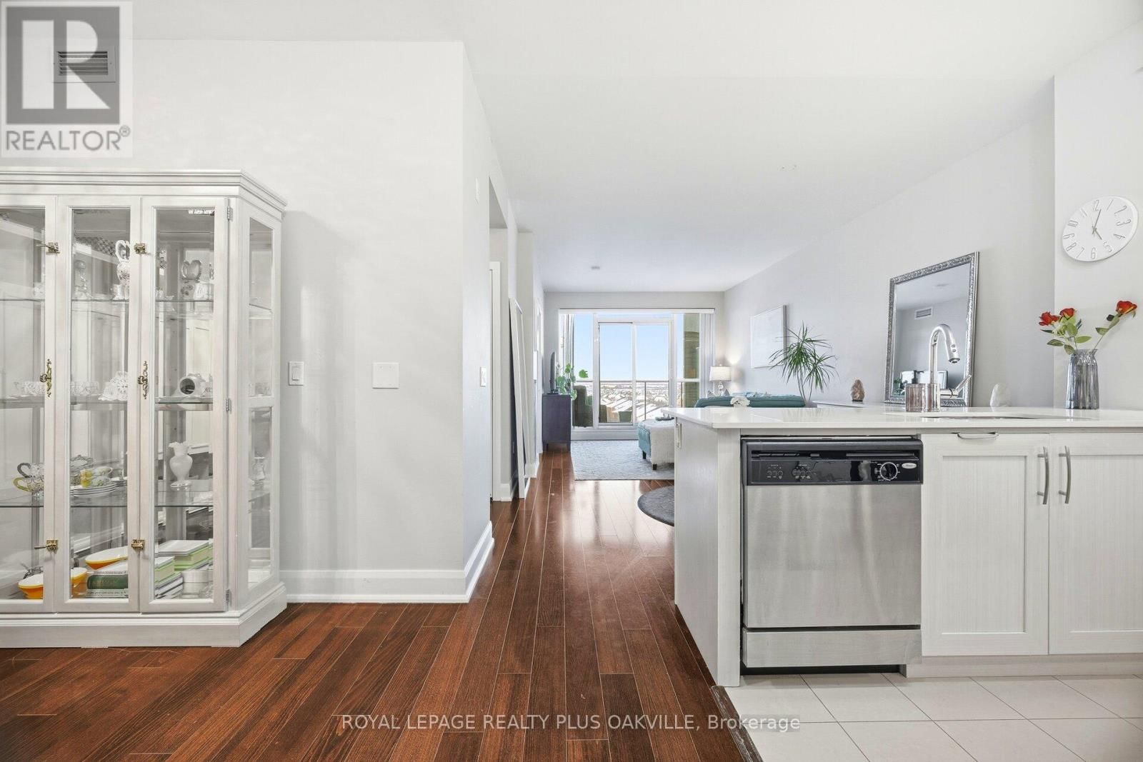 607 - 2470 PRINCE MICHAEL DRIVE Image 10