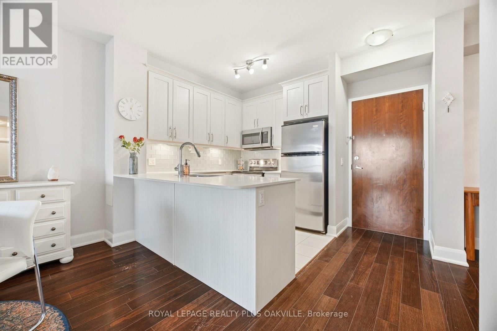 607 - 2470 PRINCE MICHAEL DRIVE Image 11