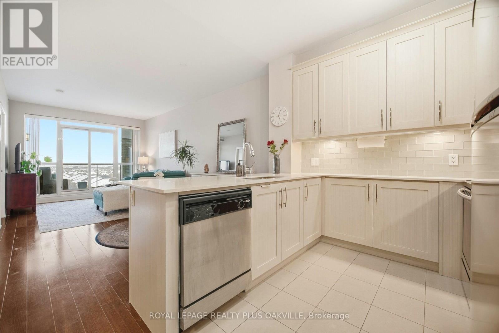 607 - 2470 PRINCE MICHAEL DRIVE Image 13